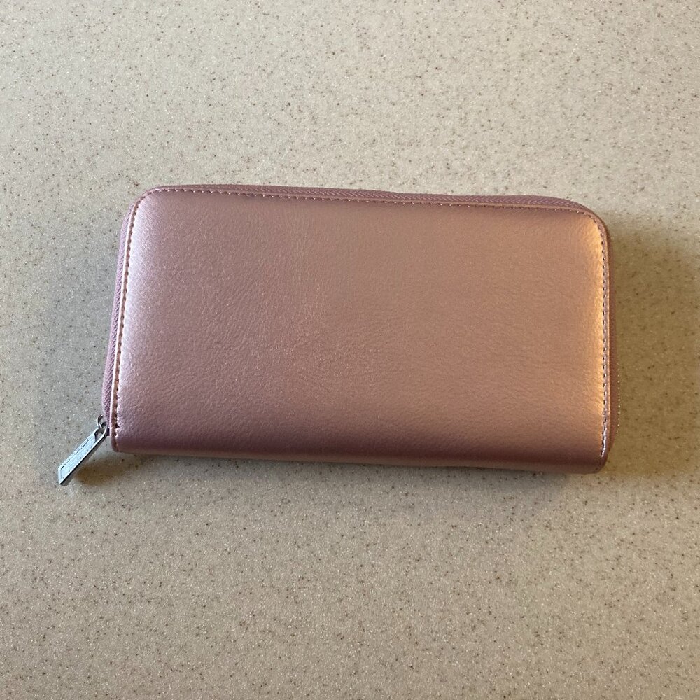 Ladies Zip-Around Long Credit Card Wallet NWOT